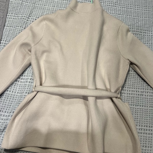 Tahari Women’s sweater - Picture 3 of 4